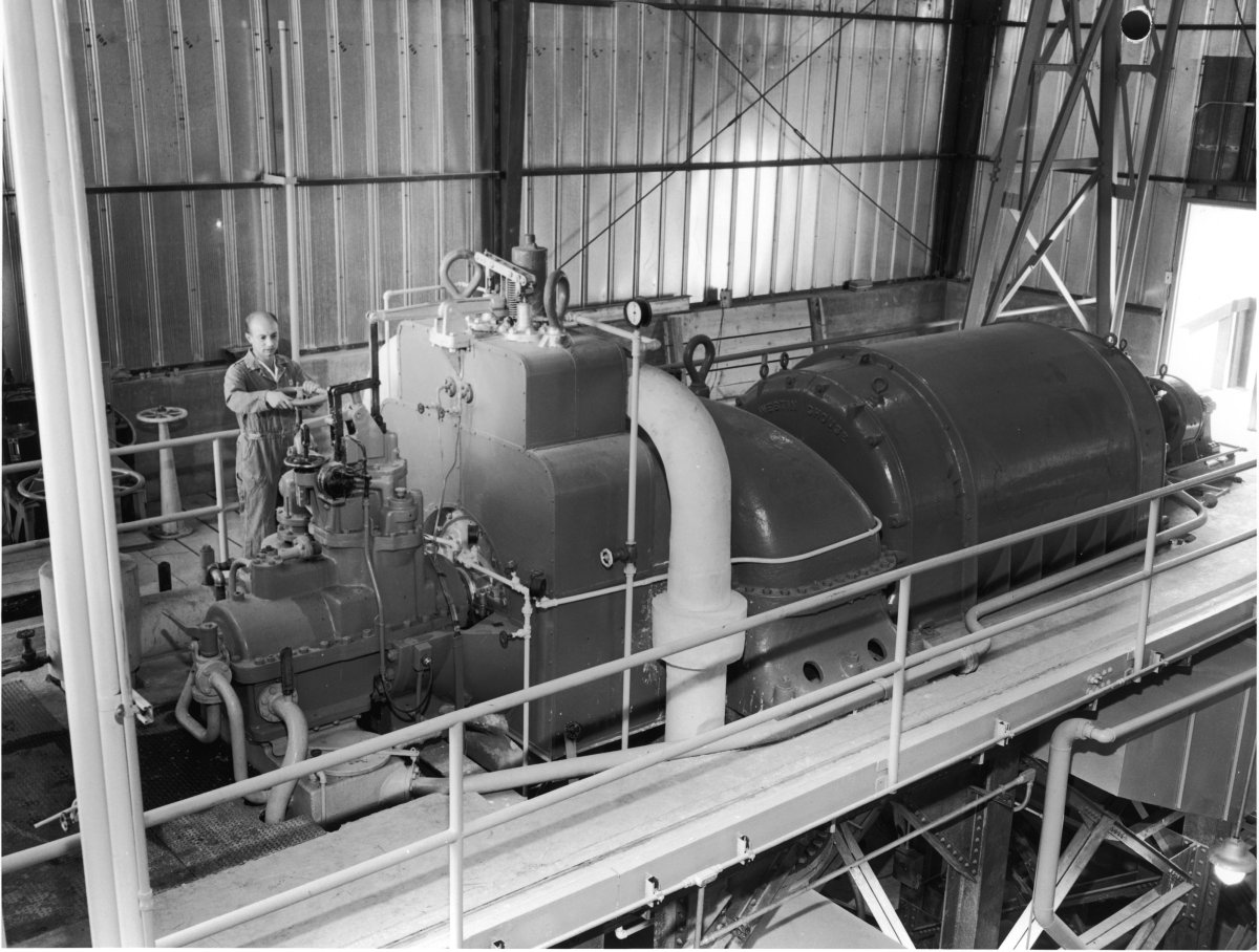 BORAX-III steam turbine and generators