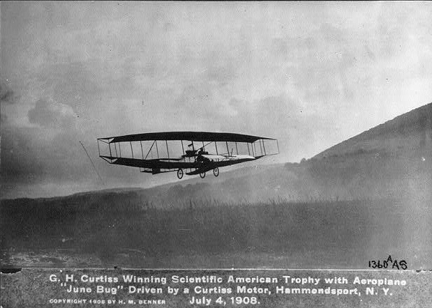 Curtiss flying the June Bug to win his prize