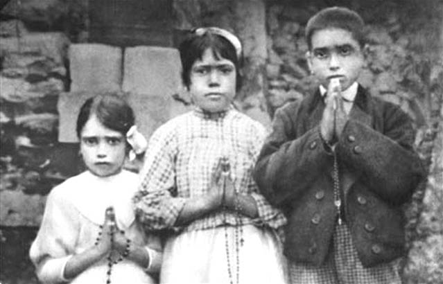 Left to right: Jacinta Marto, Lúcia dos Santos, and Francisco Marto