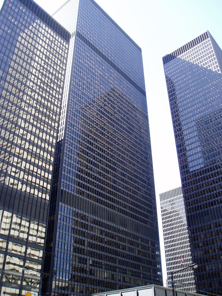 Toronto Dominion Bank Tower (center)