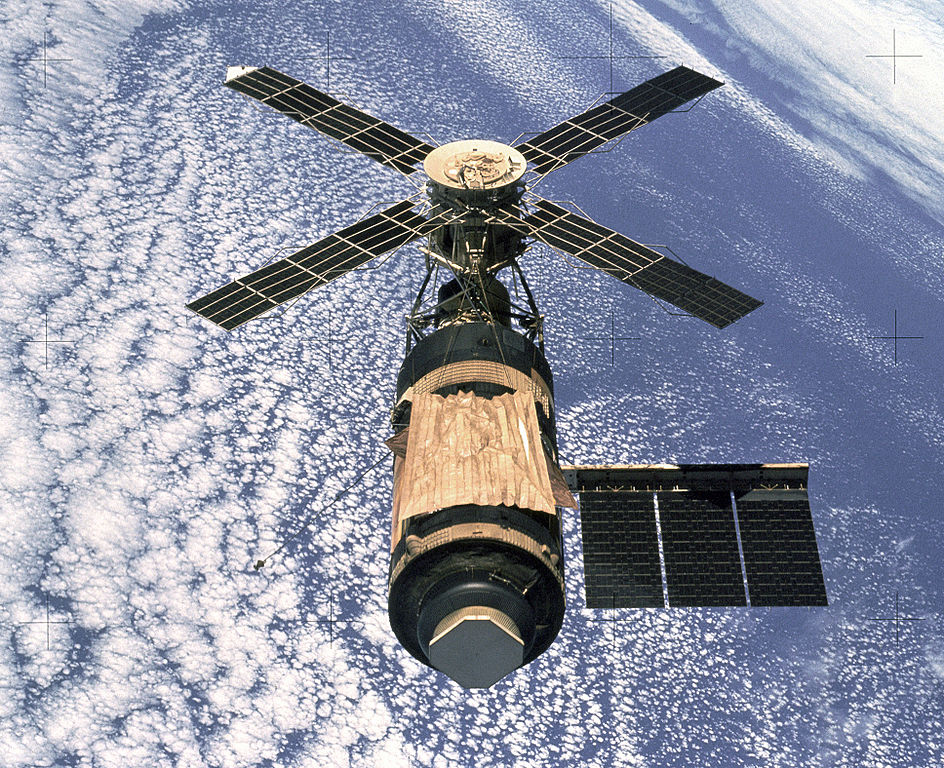 Skylab Crashes to Earth