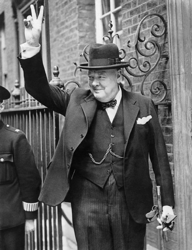 Churchill giving "V sign" in 1943