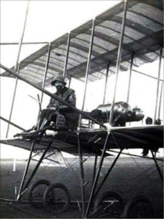 Giulio Gavotti on a Farman biplane, Rome 1910