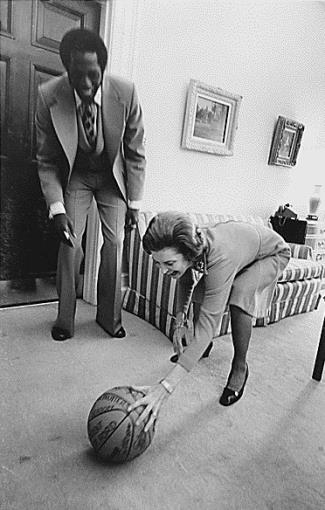 Meadowlark Lemon meeting with Betty Ford at the White House (1974)