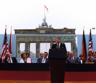 Reagan speaking in front of the Berlin Wall