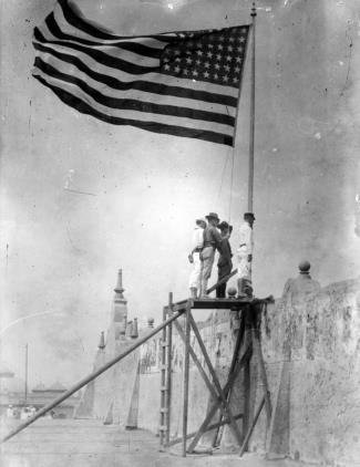 U.S. Marines raise the American flag over Veracruz